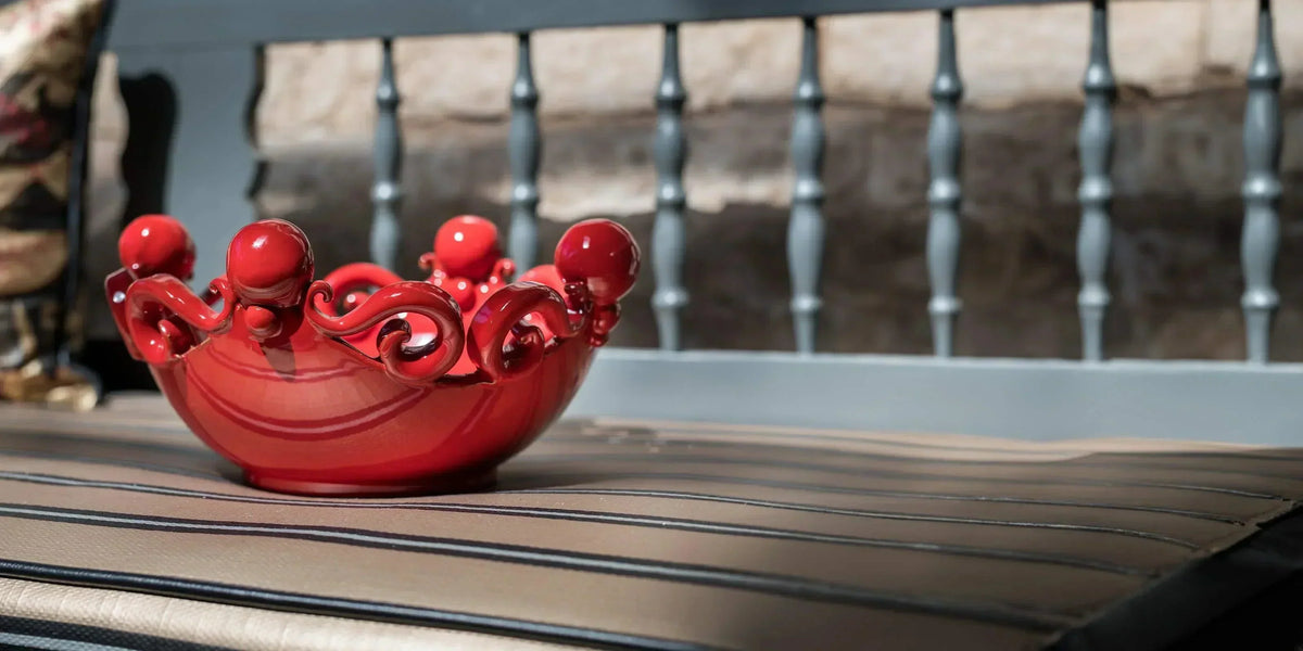 Centrotavola rosso in ceramica di Caltagirone Sofia, ceramiche caltagirone fatti a mano