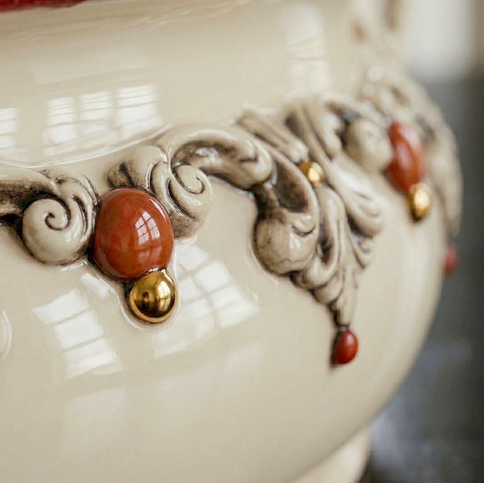Centrotavola, Madreperla Oro e Lustri. Ceramiche Sofia, Caltagirone