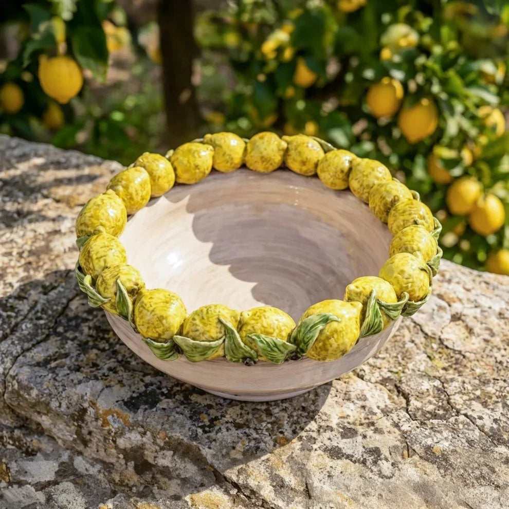 Centrotavola con Limoni Siciliani, Madreperla Colorato. Ceramica siciliana di Caltagirone, Sofia