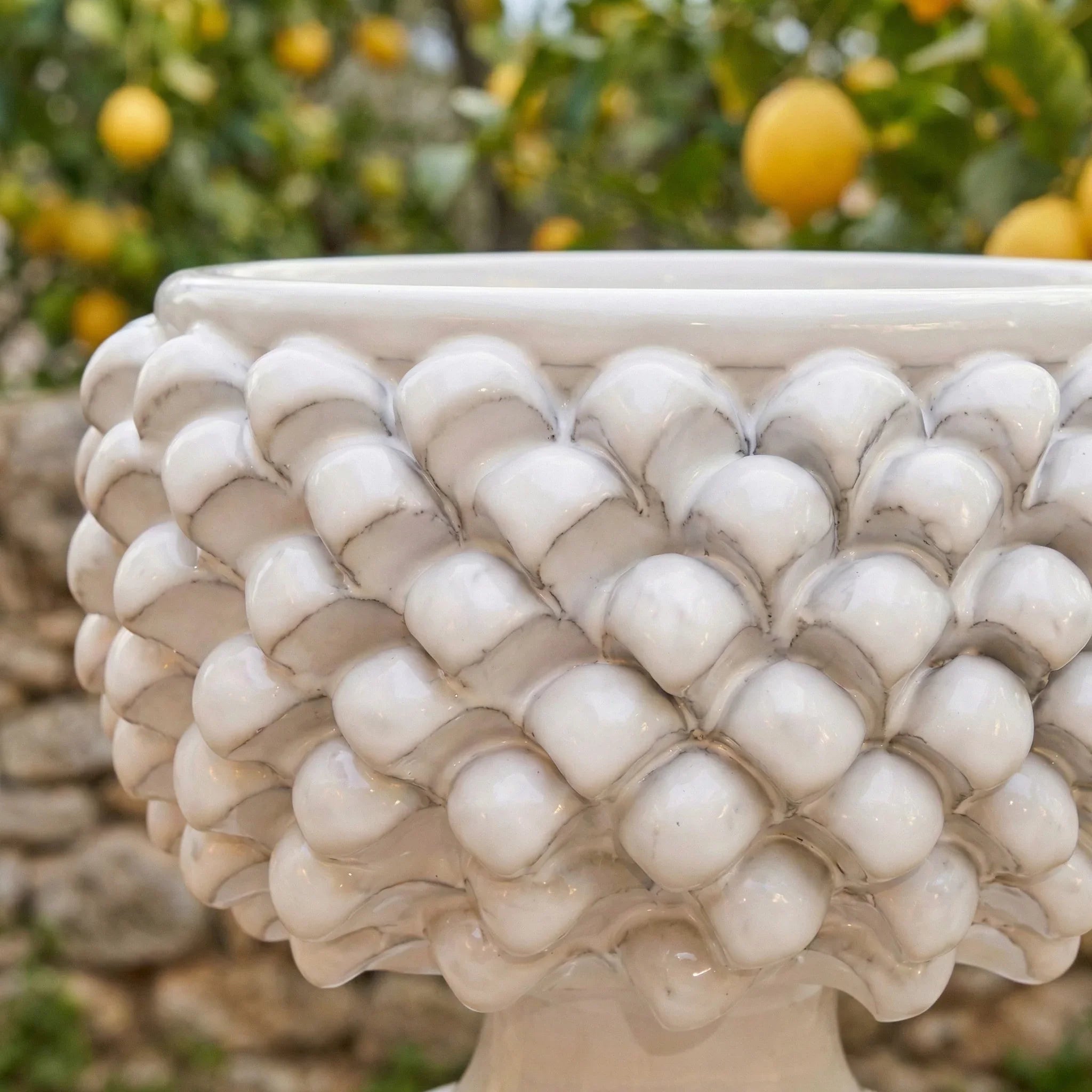 Vaso Mezza Pigna, White Line. Ceramica siciliana di Caltagirone, Sofia