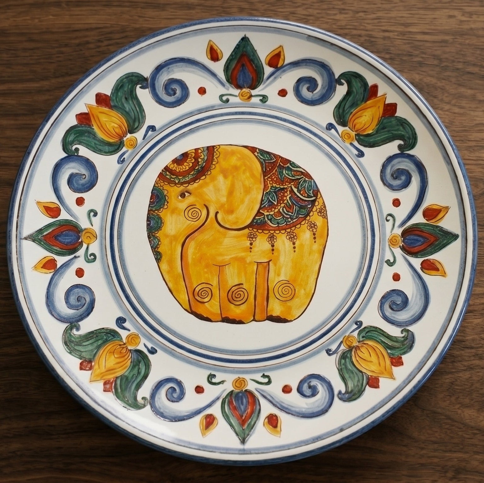 Piatto Ornamentale, Linea Decoro Elefante. Ceramica siciliana di Caltagirone, Sofia