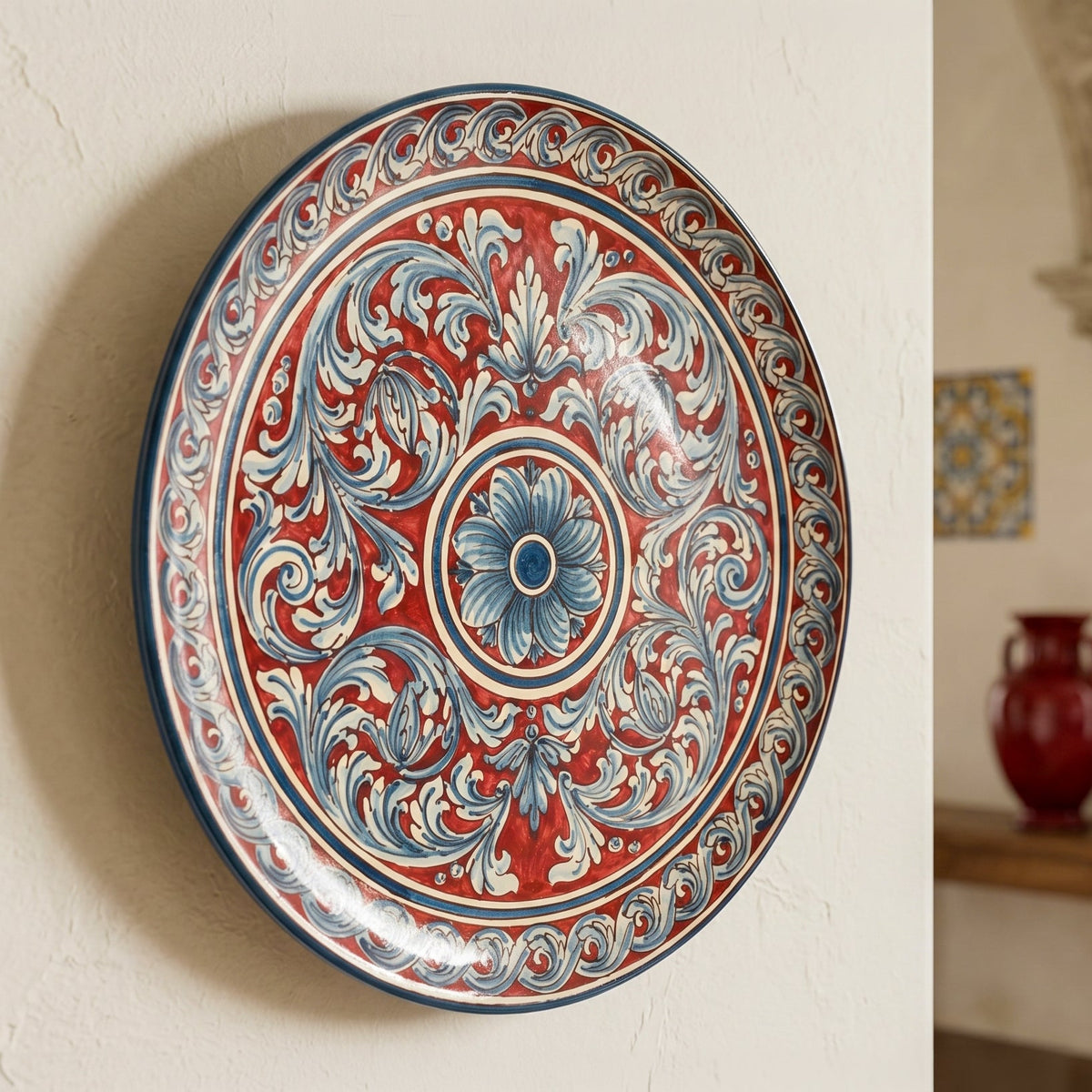Piatto Ornamentale, Ornato Blu e Bordeaux. Ceramica siciliana di Caltagirone, Sofia