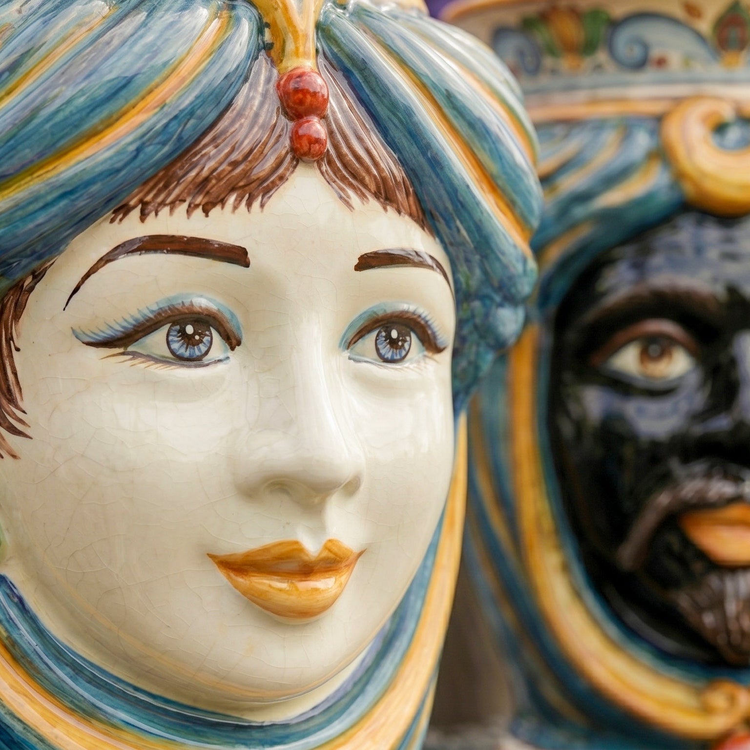 Testa di Moro, Femmina senza corona, Decoro Sicily, decoro barocco, turbante. Ceramica siciliana di Caltagirone, Sofia