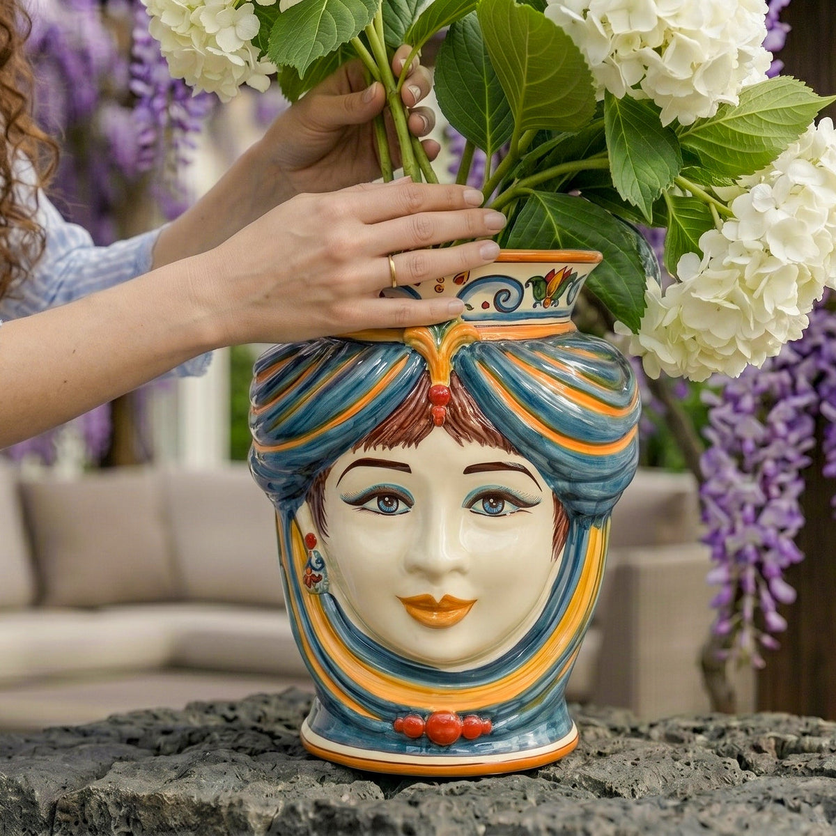 Testa di Moro, Femmina senza corona, Decoro Sicily, decoro barocco, turbante. Ceramica siciliana di Caltagirone, Sofia