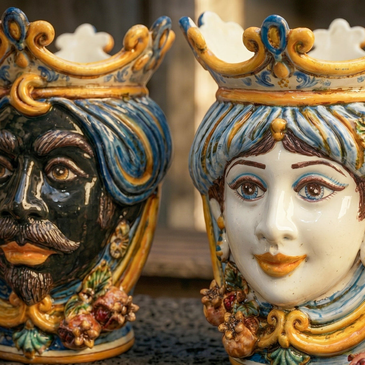 Testa di Moro con Melograni, Maschio Moro, Blu e Arancio, corona. Ceramiche Sofia, Caltagirone