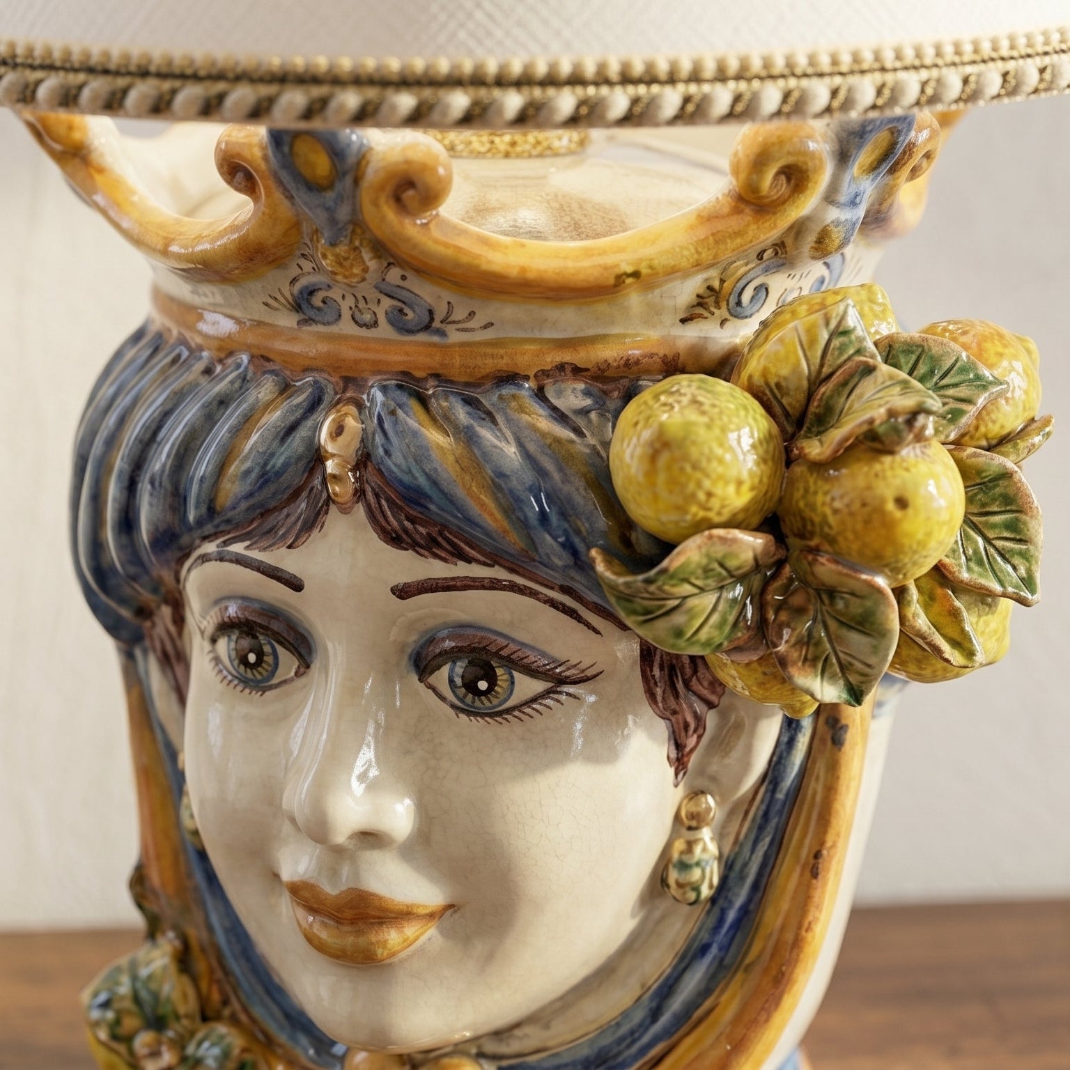 Lume a Testa con Limoni, Femmina, Blu e Arancio. Ceramiche Sofia, Caltagirone