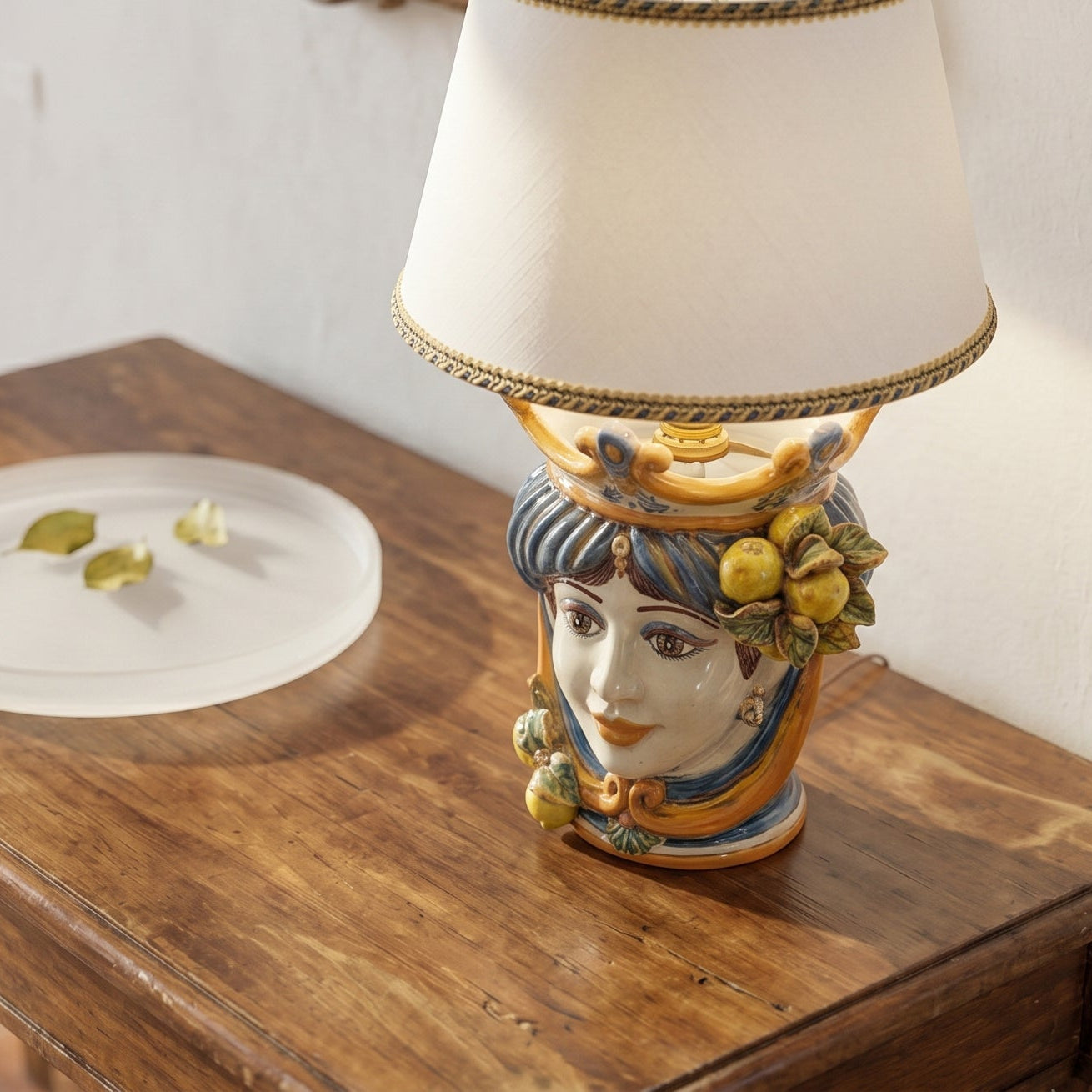 Lume a Testa con Limoni, Femmina, Blu e Arancio. Ceramiche Sofia, Caltagirone