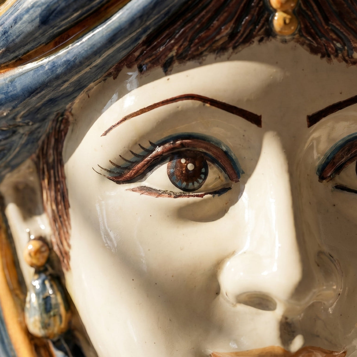 Testa di Moro con Corona, Donna, Blu e Arancio, volto. Ceramica siciliana di Caltagirone, Sofia