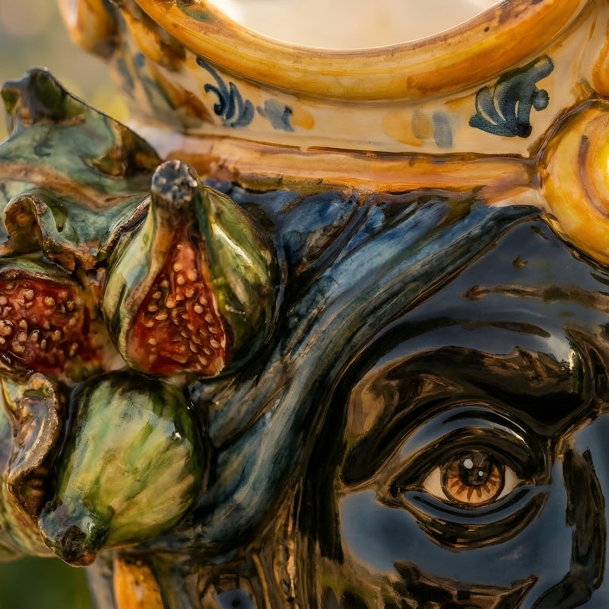 Testa di Moro con Fichi, Maschio Moro, Blu e Arancio, fico d'India in rilievo. Ceramica siciliana di Caltagirone, Sofia
