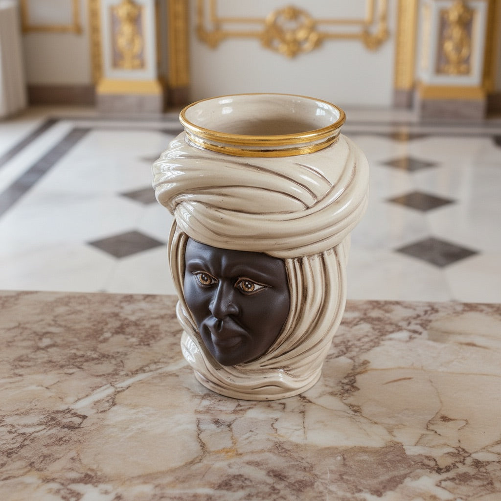 Testa Tuareg, Uomo, Madreperla Antichizzato Oro e Lustri, turbante, oro zecchino. Ceramiche Sofia, Caltagirone