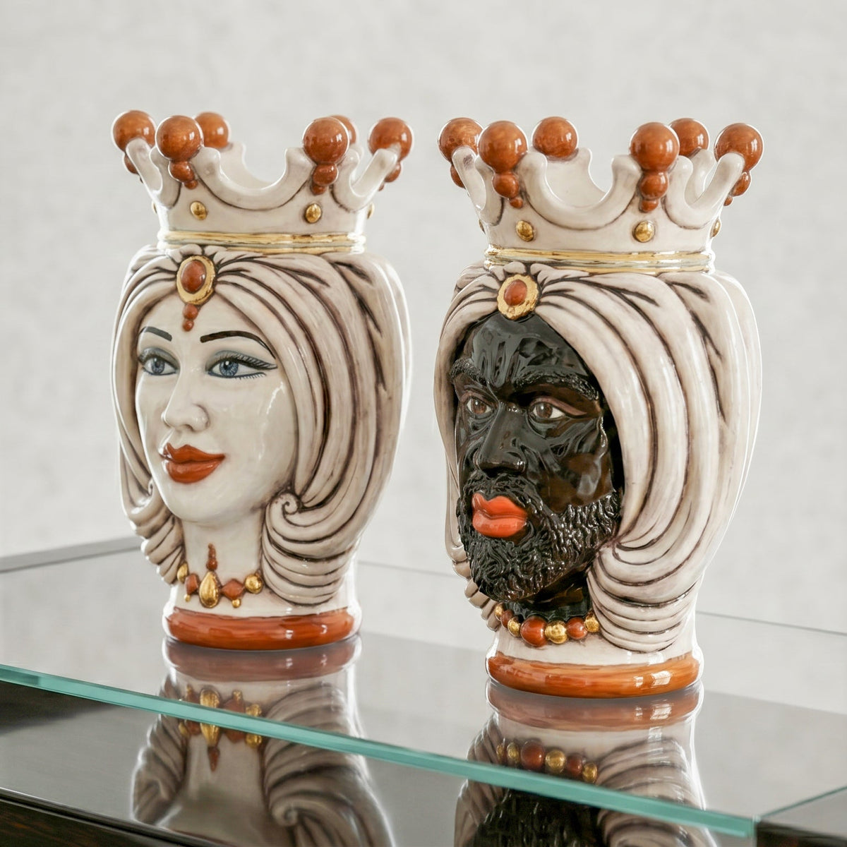 Testa di Moro con Turbante, Madreperla Antichizzato Oro e Lustri. Ceramica siciliana di Caltagirone, Sofia
