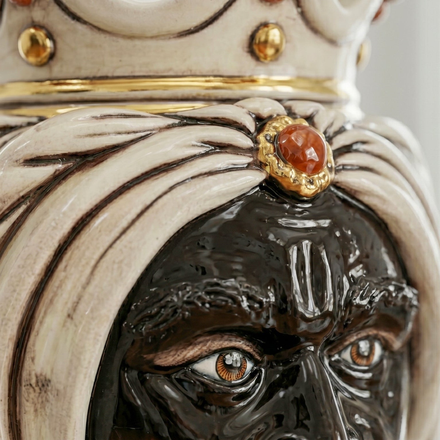 Testa di Moro con Turbante, Maschio Moro, Madreperla Antichizzato Oro e Lustri, oro zecchino. Ceramiche Sofia, Caltagirone