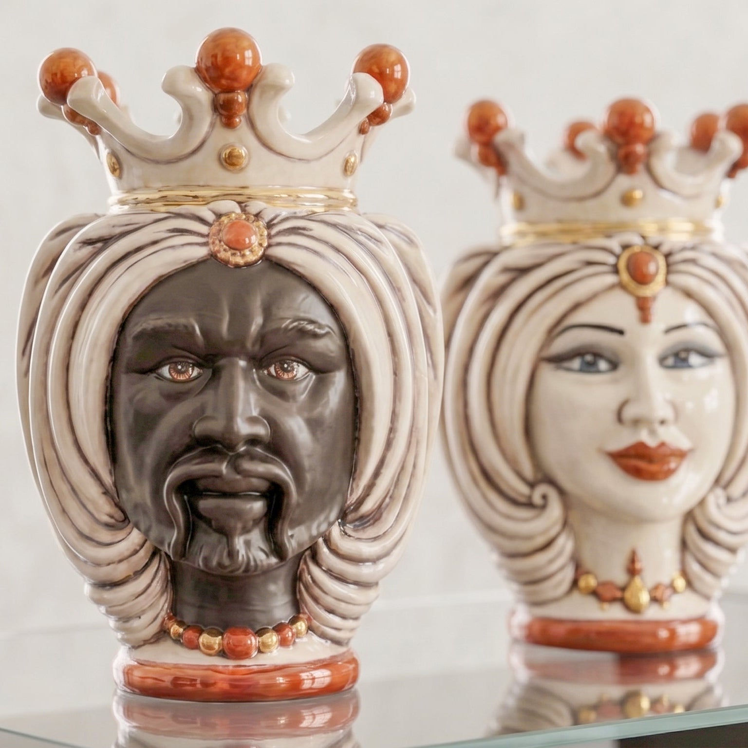 Testa di Moro con Turbante, Maschio Moro Opaco, Madreperla Antichizzato Oro e Lustri. Ceramiche Sofia, Caltagirone