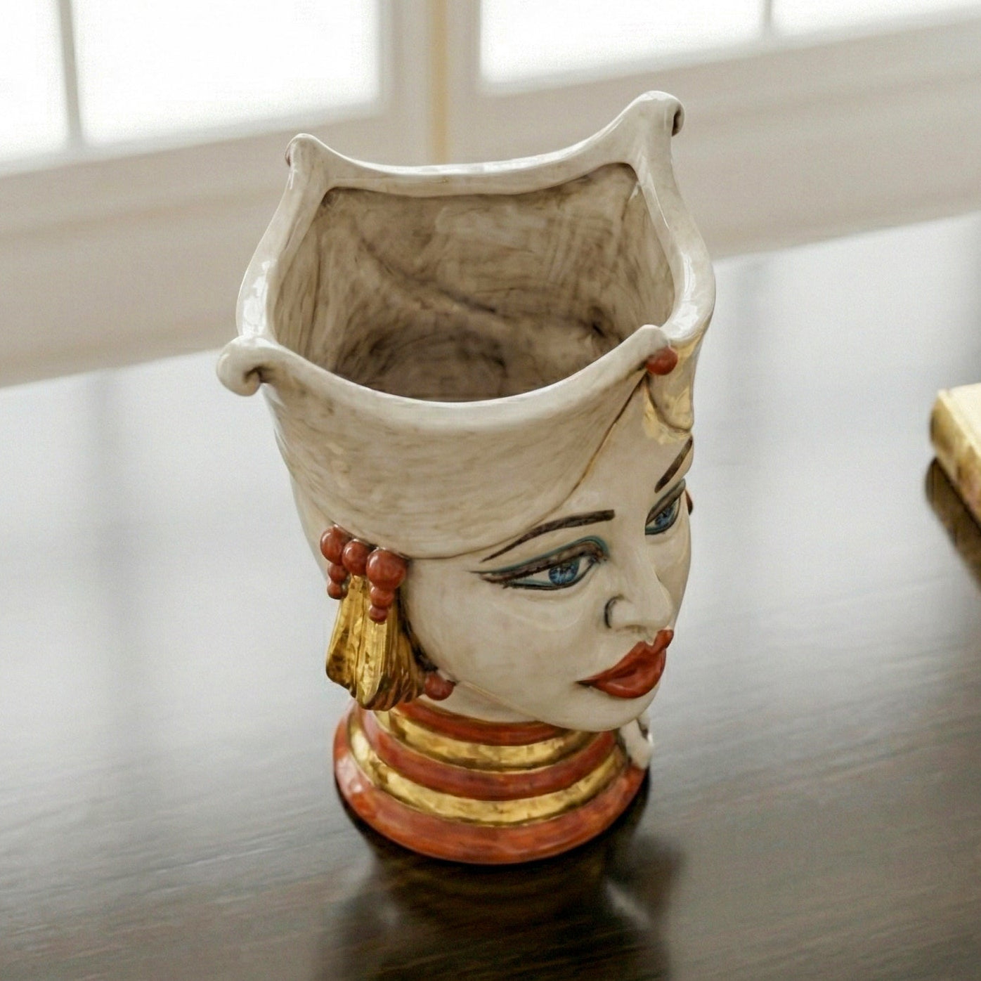 Testa di Moro Aisha, Donna, Madreperla Antichizzato Oro e Lustri, oro zecchino. Ceramiche Sofia, Caltagirone