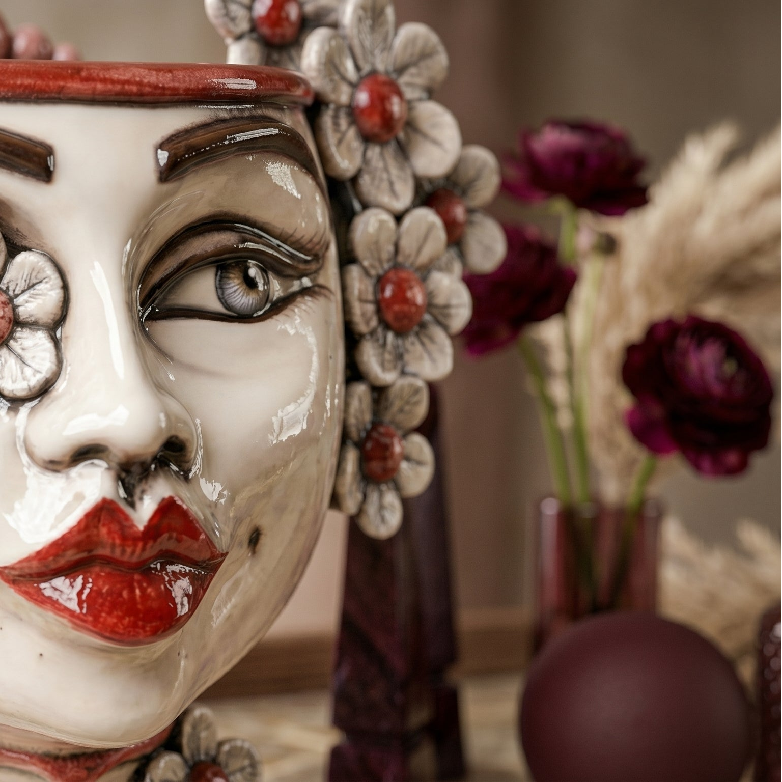 Testa di Moro con Fiori, Donna, Madreperla, volto, labbra. Ceramiche Sofia, Caltagirone