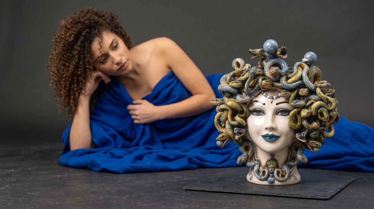 Testa Medusa h 30 cm - Madreperla Antichizzato, Perline Blu | Ceramica Caltagirone