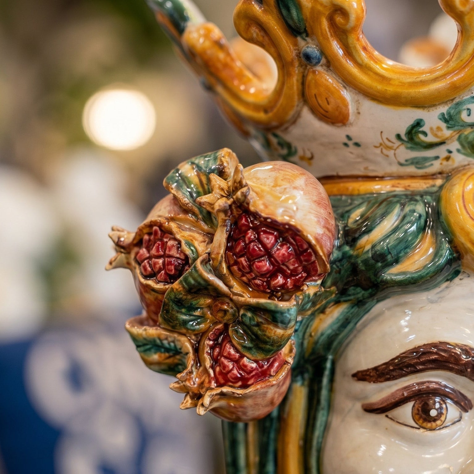 Testa di Moro con Melograni, Maschio Bianco, Verde e Arancio. Ceramica siciliana di Caltagirone, Sofia