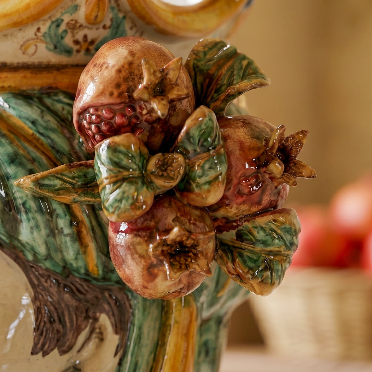 Testa di Moro con Melograni, Donna, Verde e Arancio, corona. Ceramiche Sofia, Caltagirone