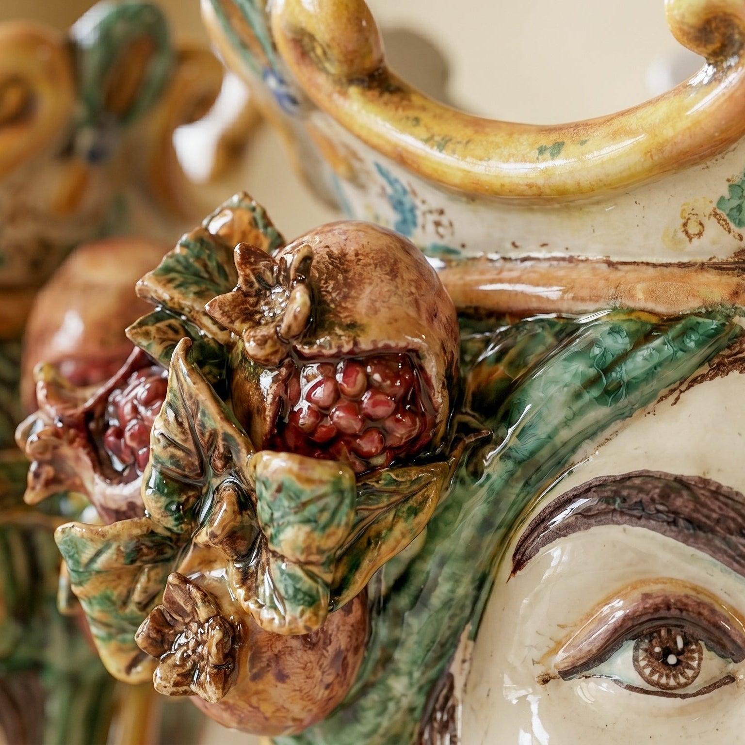 Testa di Moro con Melograni, Maschio Bianco, Verde e Arancio, corona. Ceramiche Sofia, Caltagirone