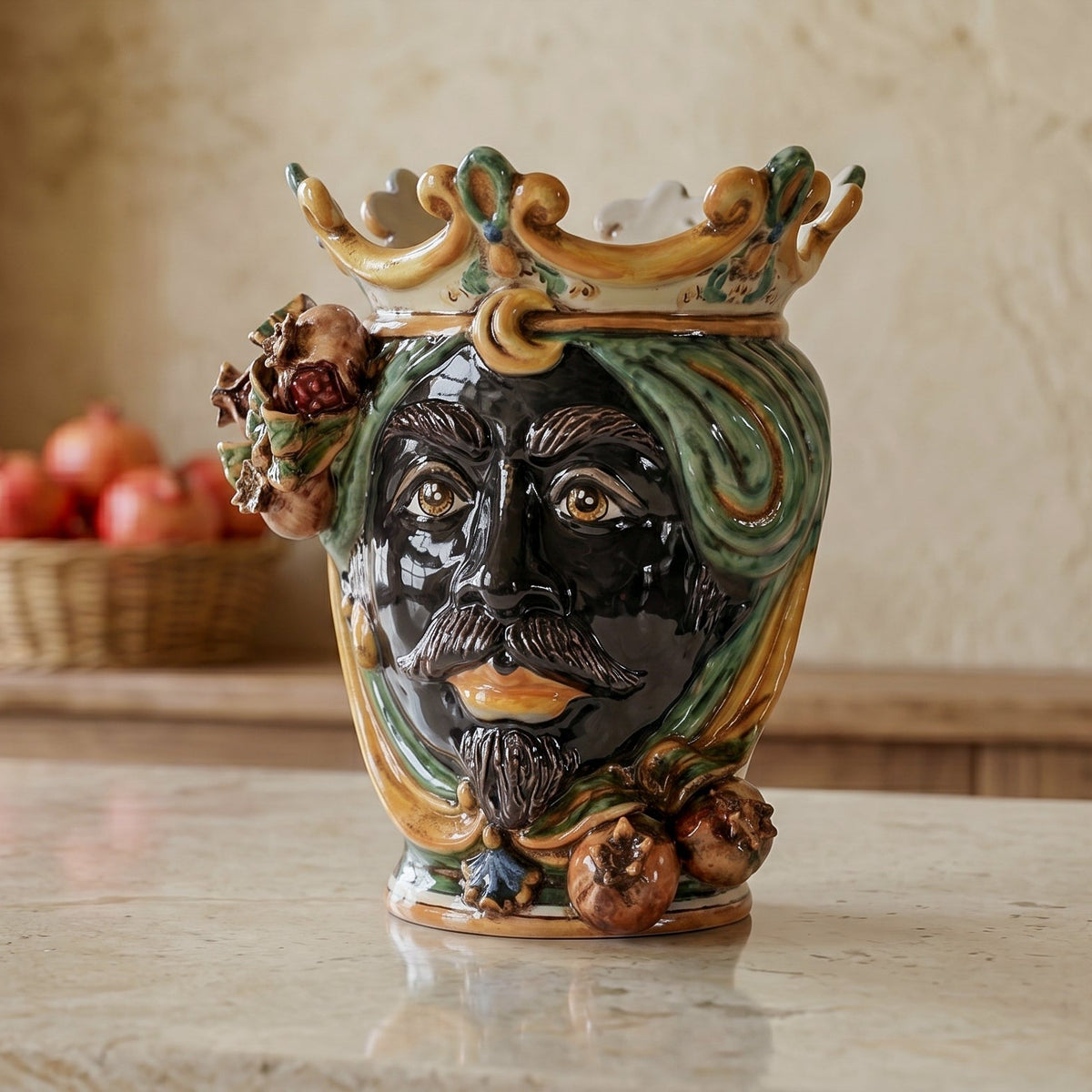 Testa di Moro con Melograni, Maschio Moro, Verde e Arancio, corona. Ceramica siciliana di Caltagirone, Sofia