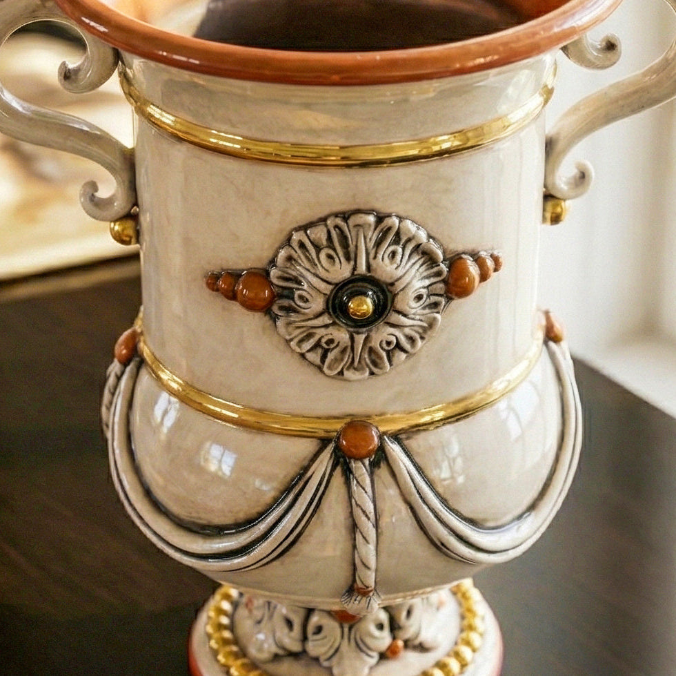 Vaso Monumentale, Madreperla Oro e Lustri. Ceramica siciliana di Caltagirone, Sofia