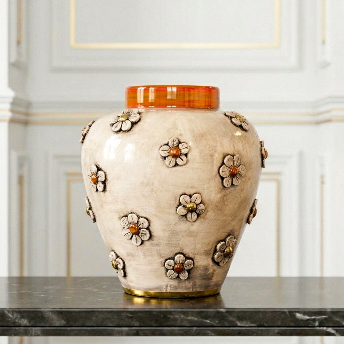 Vaso boccia c/fiori madreperla antichizzato oro e lustri. Ceramica siciliana di Caltagirone, Sofia