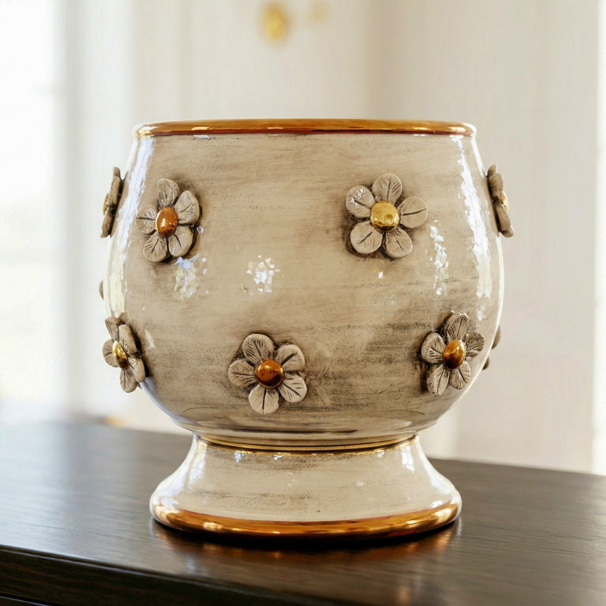 Vaso c/fiori madreperla antichizzato oro e lustri. Ceramiche Sofia, Caltagirone