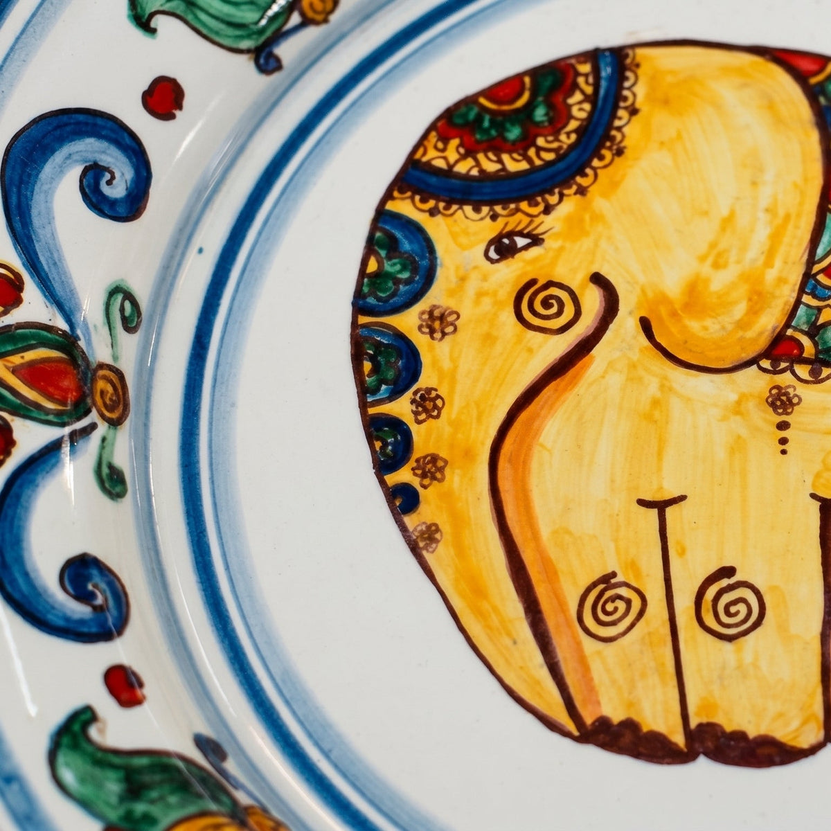 Fangotto Decoro Elefante. Ceramica siciliana di Caltagirone, Sofia