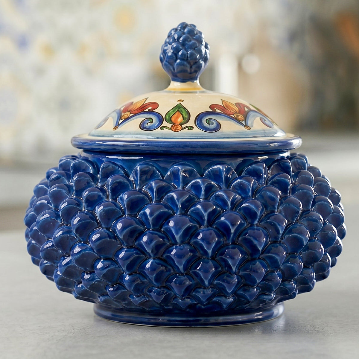 Biscottiera a Pigna Blu Intenso, Decoro Sicily, decoro barocco, coperchio. Ceramiche Sofia, Caltagirone