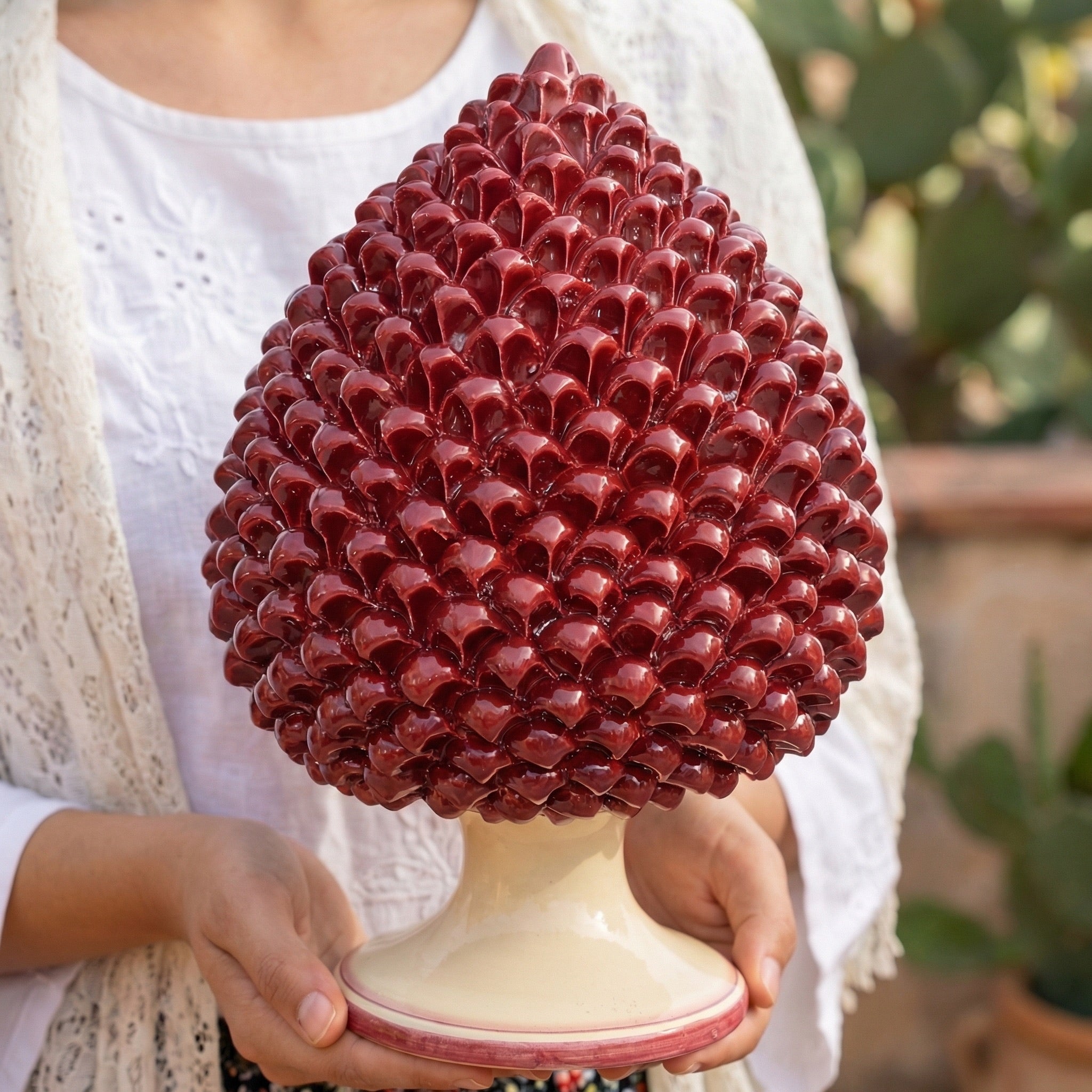 Pigna Artigianale, Mono Bordeaux, scaglie. Ceramica siciliana di Caltagirone, Sofia
