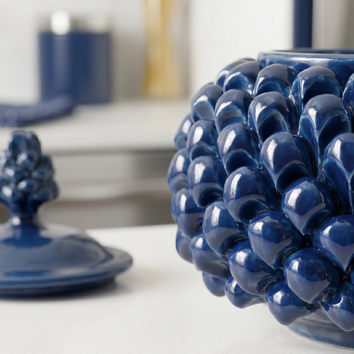 Biscottiera a Pigna, Blu Intenso, scaglie, coperchio. Ceramiche Sofia, Caltagirone