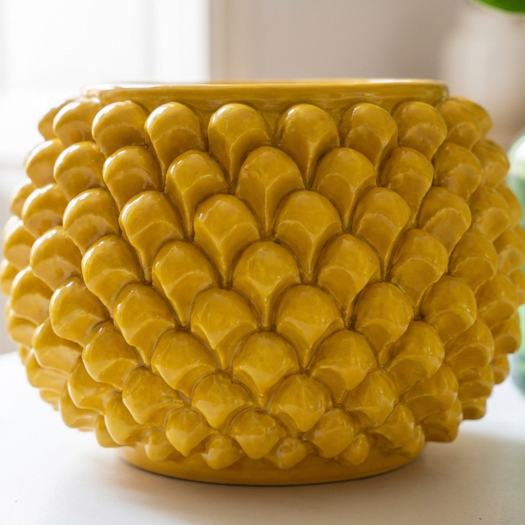 Vaso Mezza Pigna Senza Piede, Senape. Ceramica siciliana di Caltagirone, Sofia