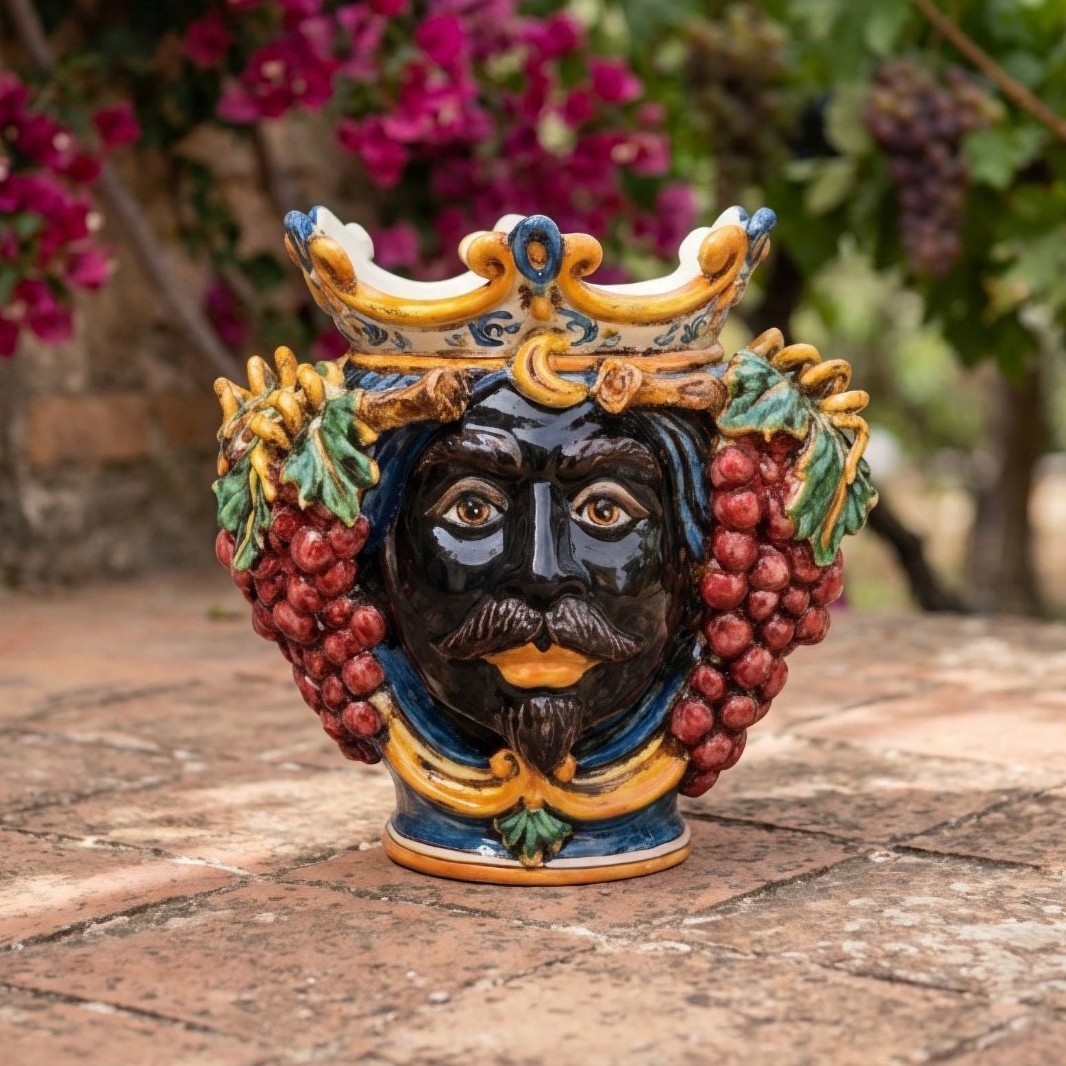 Testa di Moro con Uva, Maschio Moro, Blu e Arancio. Ceramiche Sofia, Caltagirone