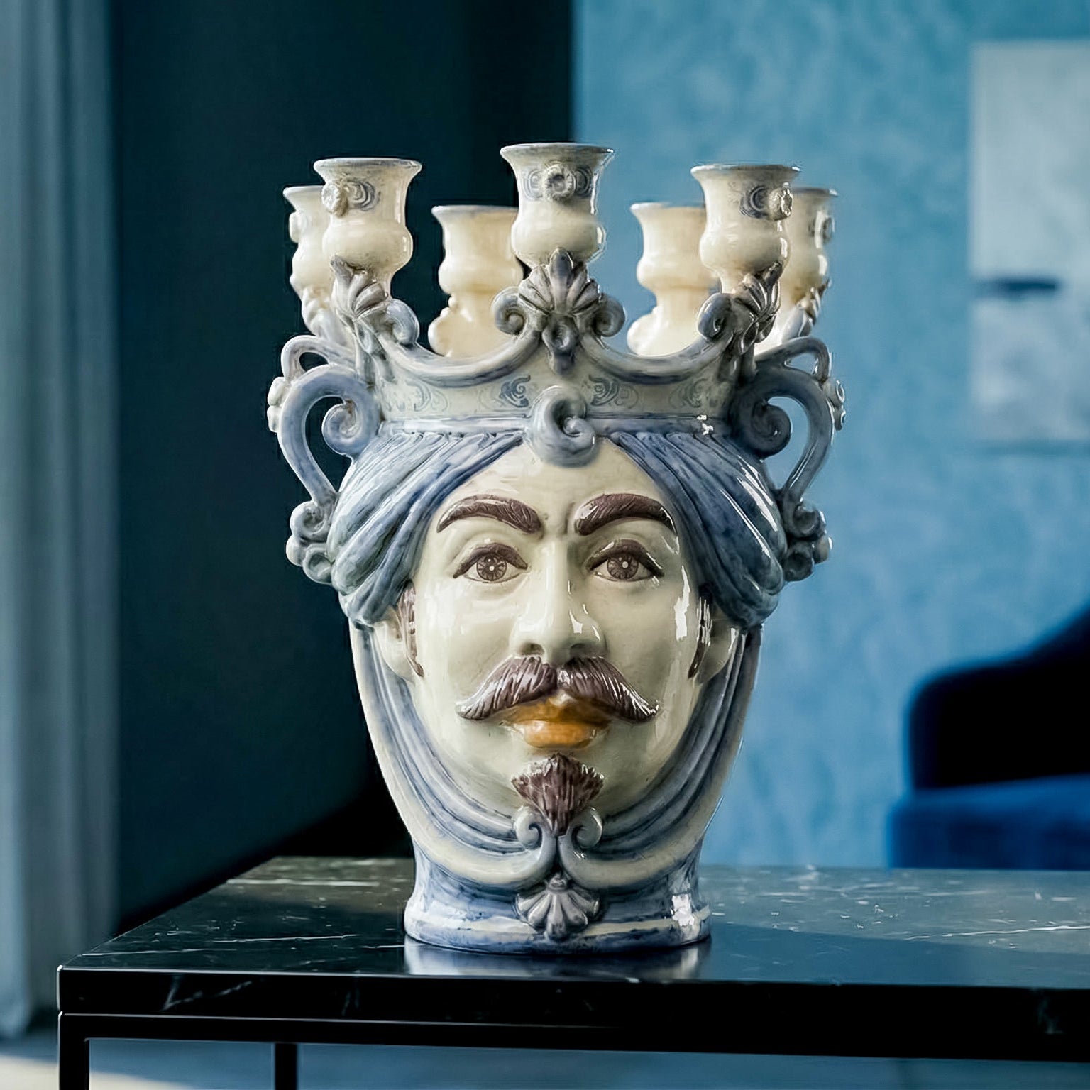 Testa di Moro a Candeliere, Maschio Bianco, Mono Blu. Ceramiche Sofia, Caltagirone