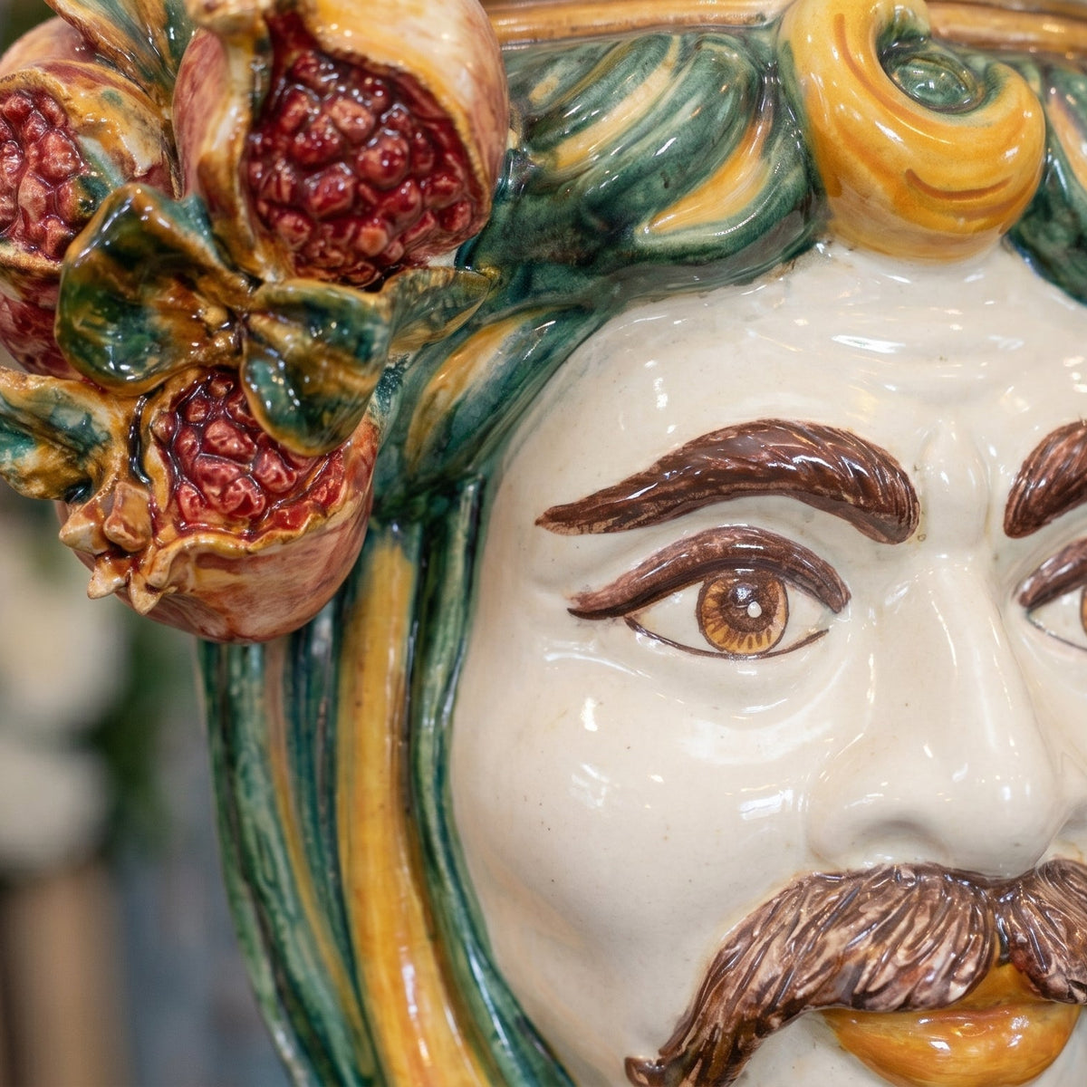 Testa di Moro con Melograni, Maschio Bianco, Verde e Arancio. Ceramica siciliana di Caltagirone, Sofia