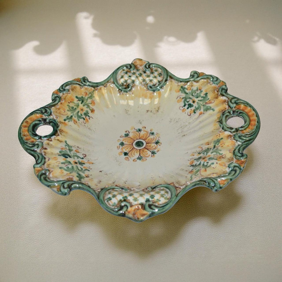 centrotavola barocco ceramiche Caltagirone fatti a mano verde e arancio decorato