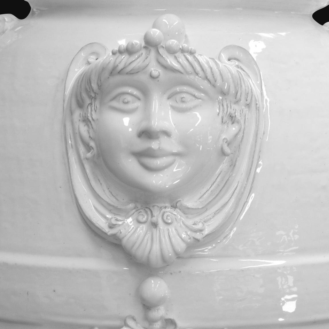 Testa di Moro, White Line, dettaglio volto sorridente con corona. Ceramiche Sofia, Caltagirone