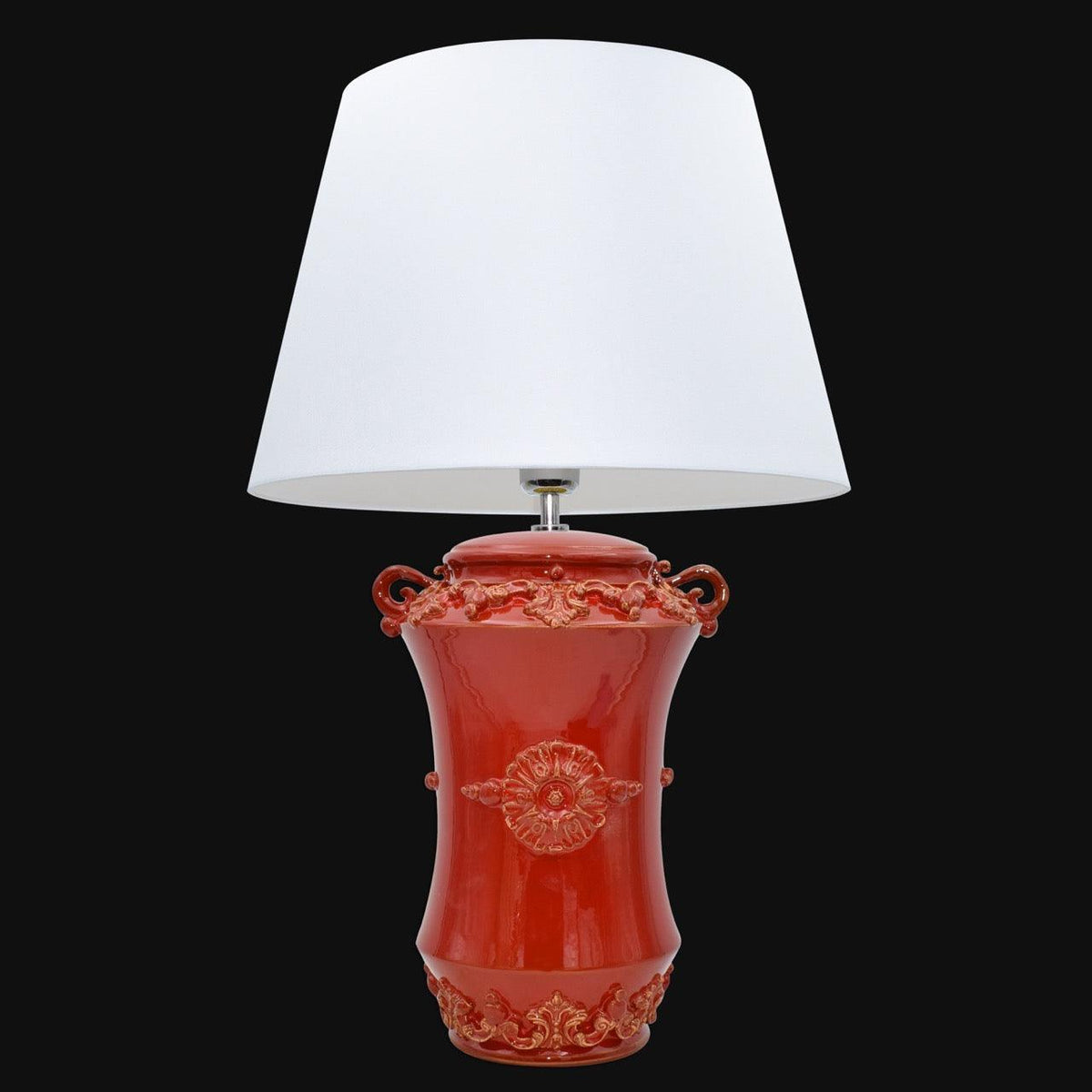 Lume Albarello, Plastico Sofia, Rosso Fuoco, base con decori dorati e paralume bianco. Ceramica di Caltagirone