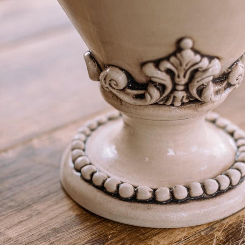 Lume ad Anelli, Plastico Sofia, Madreperla Antichizzato, decori barocchi e base a perline. Ceramica di Caltagirone