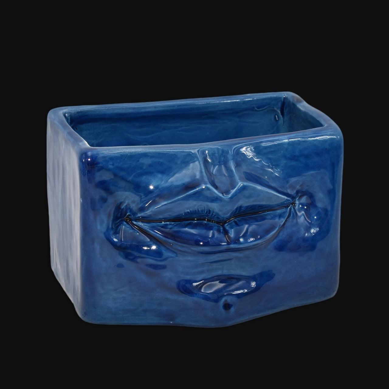 Scatola con Espressione, Blu Intenso, labbra scolpite. Ceramiche Sofia, Caltagirone