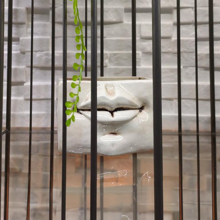 Scatola con Espressione, Madreperla Antichizzato, labbra bianco con pianta, design. Ceramica siciliana di Caltagirone, Sofia