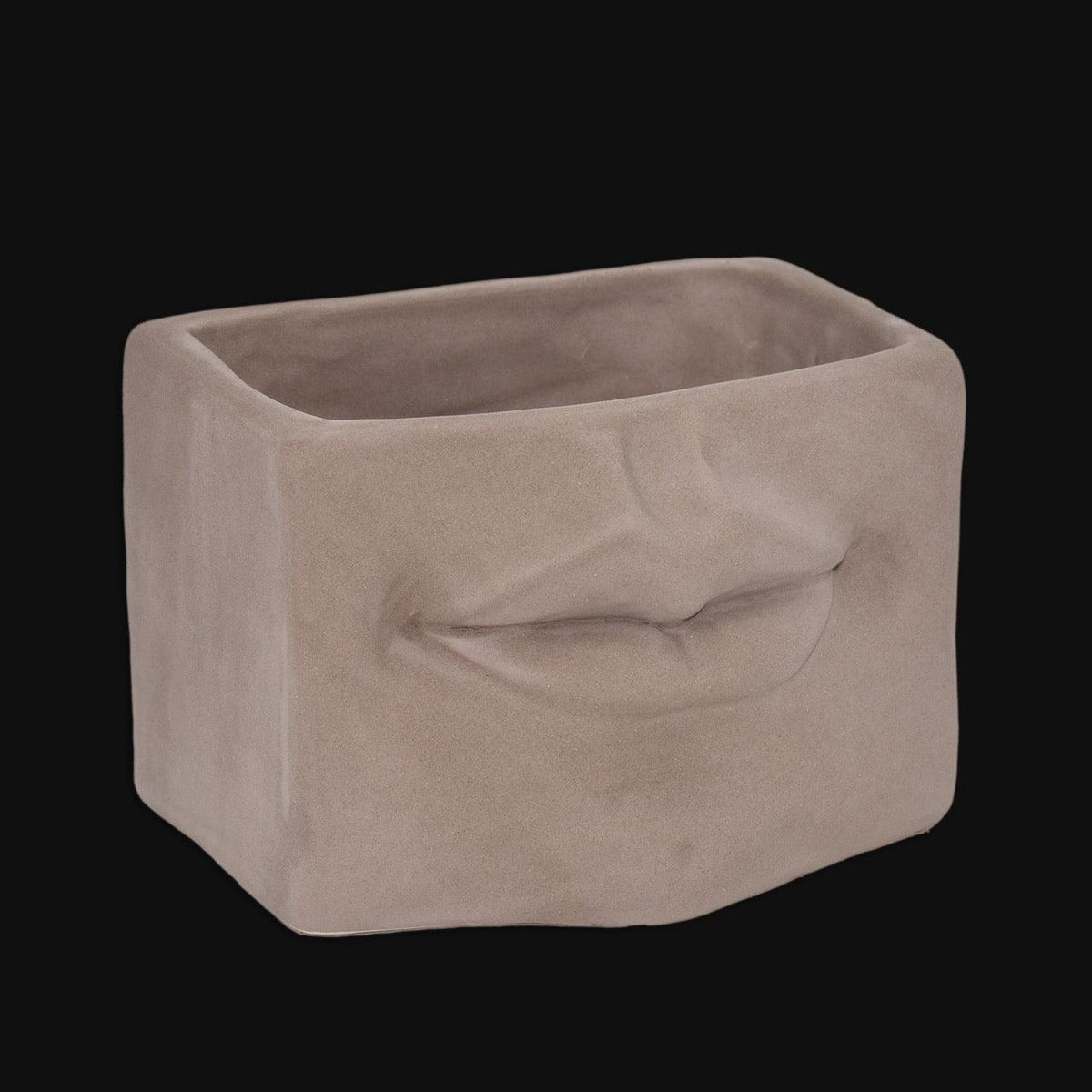 Scatola con Espressione, Tortora Opaco, labbra scolpite, design unico e artigianale. Ceramiche Sofia, Caltagirone