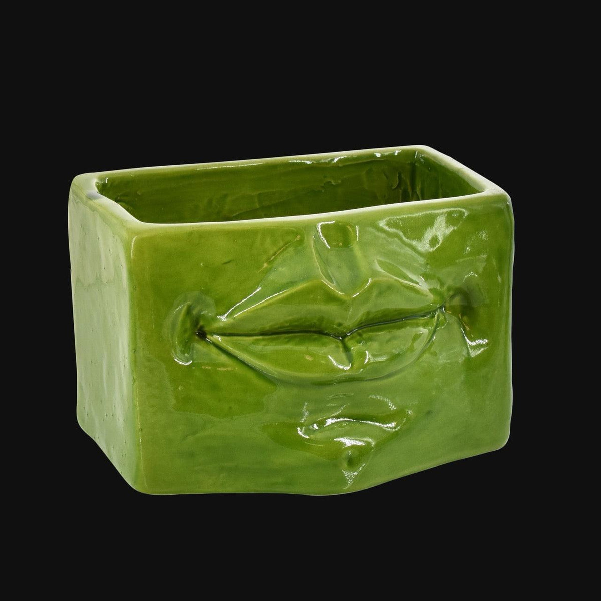 Scatola con Espressione, Verde Foglia, decoro labbra. Ceramica siciliana di Caltagirone, Sofia