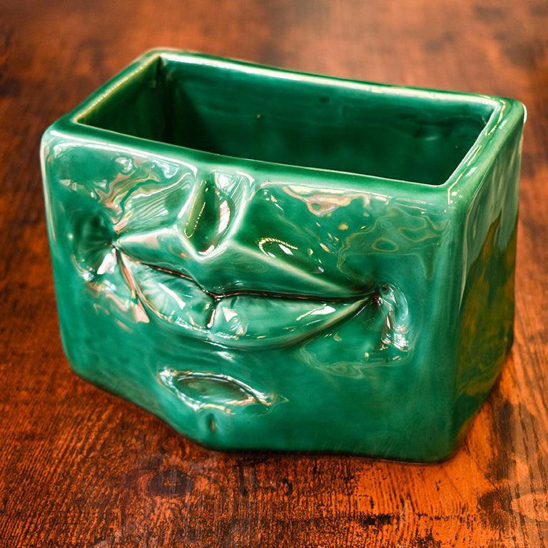Scatola con Espressione, Verde Smeraldo, labbra scolpite. Ceramiche Sofia, Caltagirone