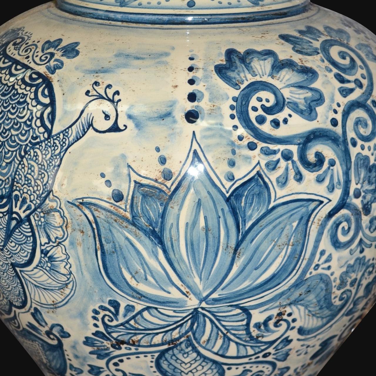 Vaso Boccia, Linea Masha, motivi floreali e pavoni in blu. Ceramica siciliana di Caltagirone, Sofia