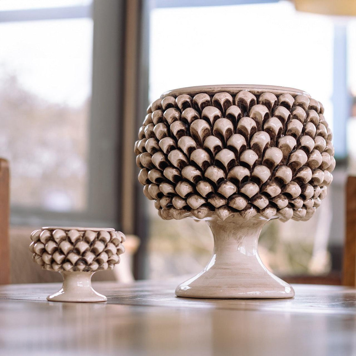 Vaso Mezza Pigna, Madreperla Antichizzato, forma di pigna. Ceramiche Sofia, Caltagirone