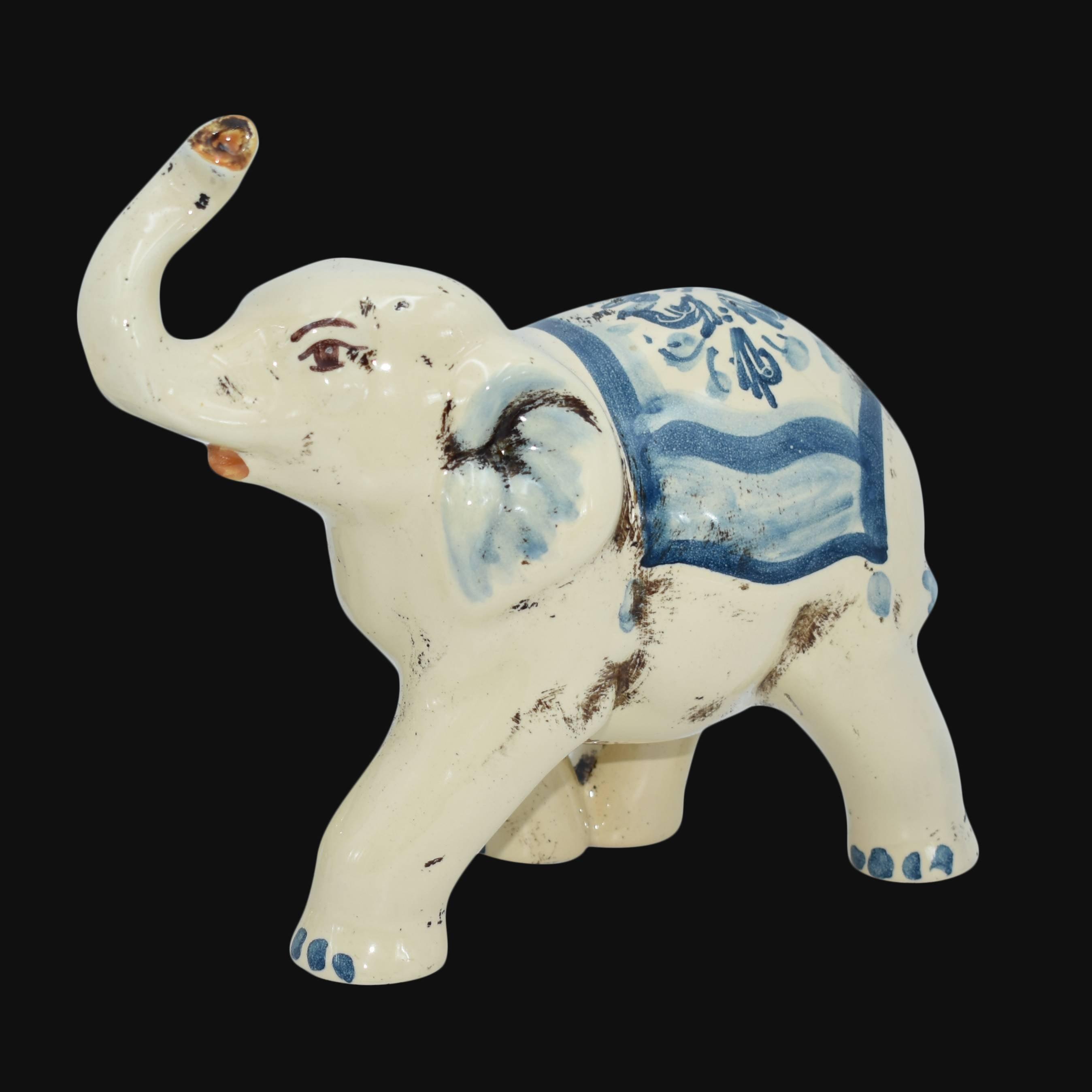 Elefante in ceramica di Caltagirone fatto a mano con decori blu e bianchi