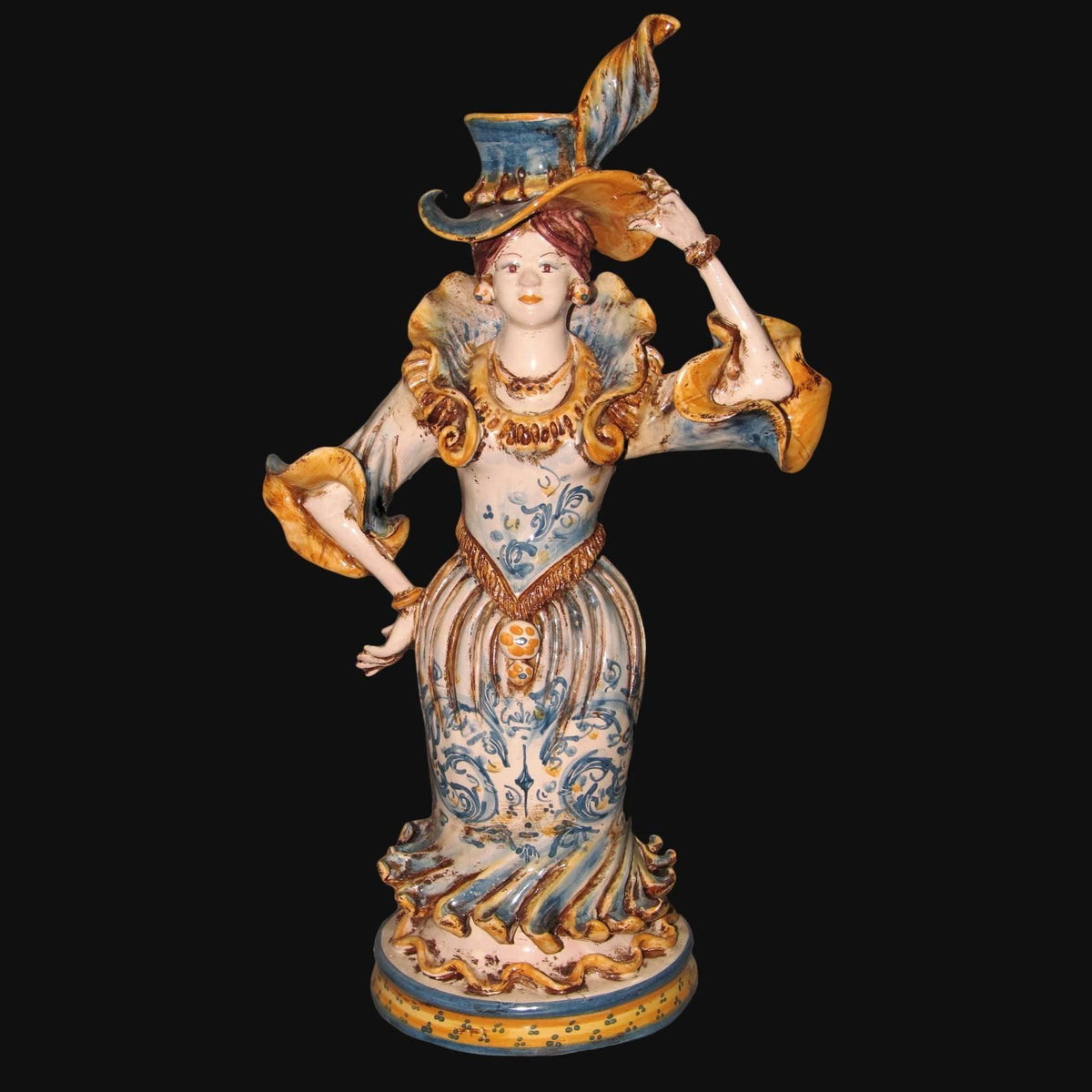 Ceramiche di Caltagirone fatti a mano, statua donna con cappello e abito decorato