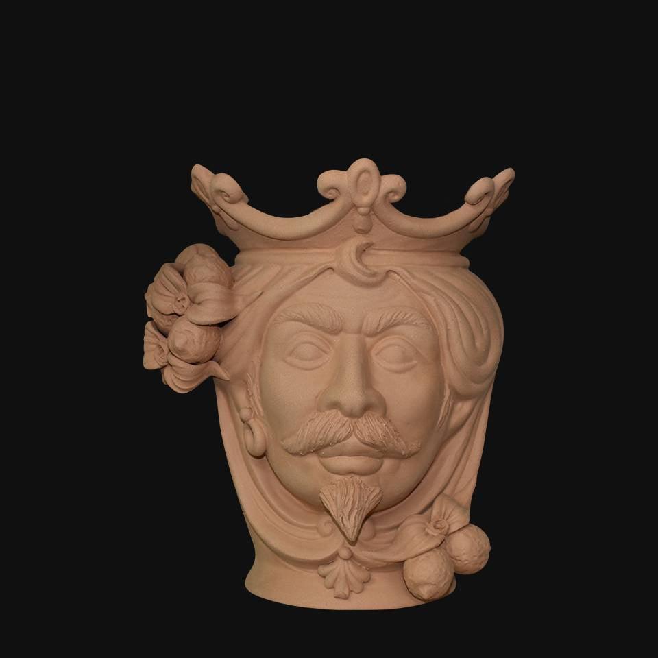 Ceramica di Caltagirone fatta a mano con volto barbuto e corona, arte tradizionale siciliana