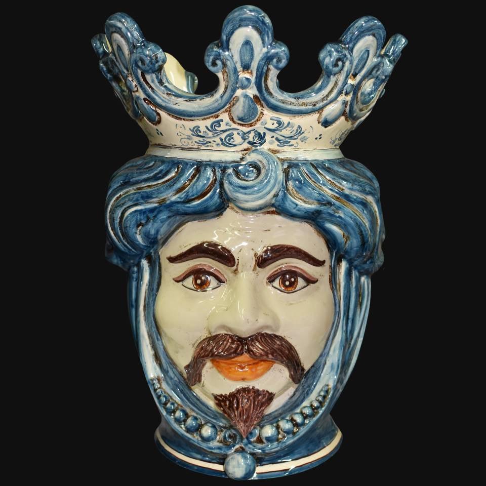 Ceramica di Caltagirone fatta a mano con volto regale e corona blu, arte tradizionale siciliana